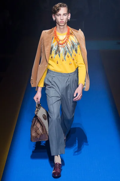 Look 24